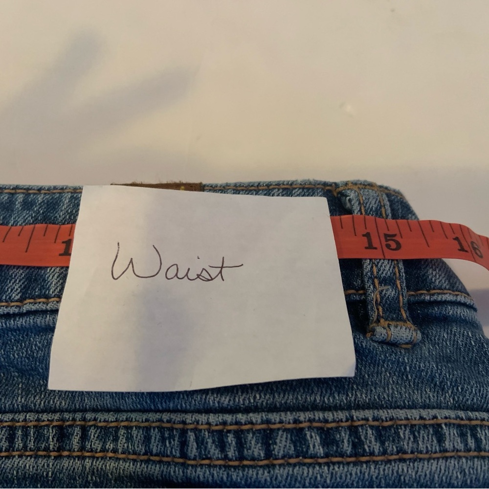 Wrangler Aura Woman’s Medium Washed Lightly Distressed Jeans 12 Regular Short - Picture 6 of 15